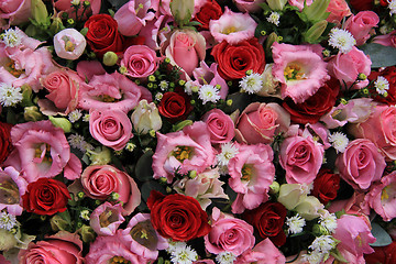 Image showing Red, pink and white wedding arrangement