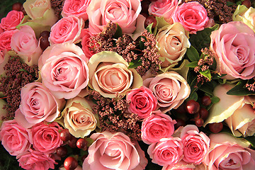 Image showing Pastel roses wedding arrangement