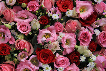 Image showing Red, pink and white wedding arrangement