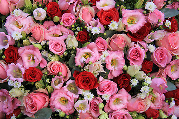 Image showing Red, pink and white wedding arrangement