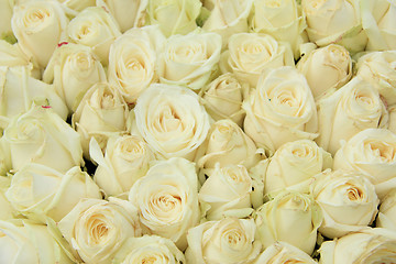 Image showing White roses in a wedding arrangement