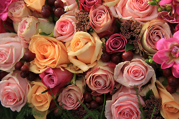 Image showing Pastel roses wedding arrangement