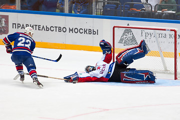 Image showing K. Molodtsov (22) attack I. Mukhometov (90)
