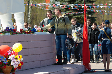 Image showing Bikers lay flowers