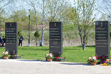 Image showing Monument to heroes