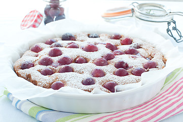 Image showing Fresh cake with red grape season and icing sugar