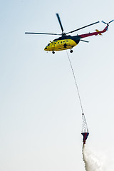 Image showing Fire rescue helicopter MI-8 wth water bucket 