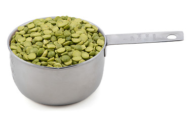 Image showing Green split peas in a measuring cup