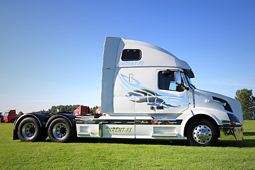 Image showing White Volvo VNL 64T 670 Truck Tractor on Display