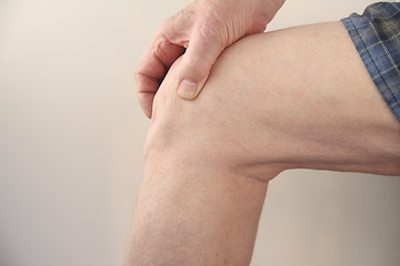 Image showing sore knee	