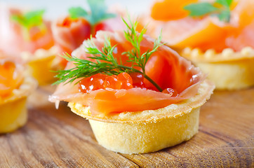 Image showing basket with salmon