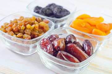 Image showing dried apricots, raisins and dates