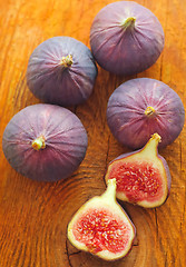 Image showing The fig on the wooden board, fresh fig