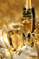 Image showing Golden champagne sparkle