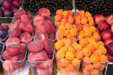 Image showing close up of peaches and apricots at street market