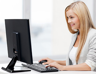 Image showing businesswoman with computer