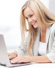 Image showing businesswoman with laptop