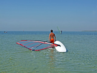 Image showing The guy drags the windsurf