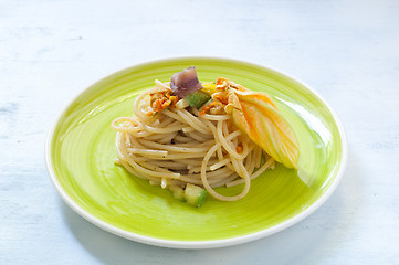 Image showing Spaghetti with marinated anchovy, zucchini and zucchini flowers