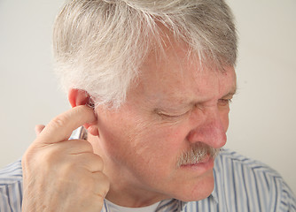 Image showing ear pain in a senior	