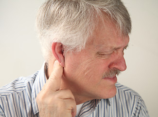 Image showing pain around the ear 