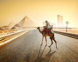 Image showing Road to Giza
