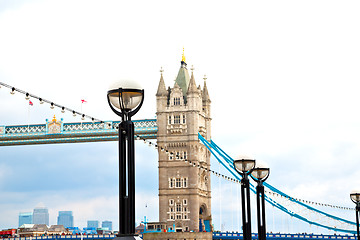 Image showing london tower in   bridge and the cloudy sky