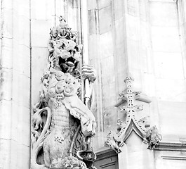 Image showing marble and statue in old city of london england