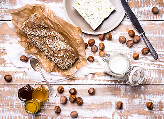 Image showing Bread with seeds huzelnuts and cheese on board