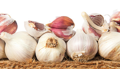 Image showing Pile of whole and cloves of garlic on sackcloth