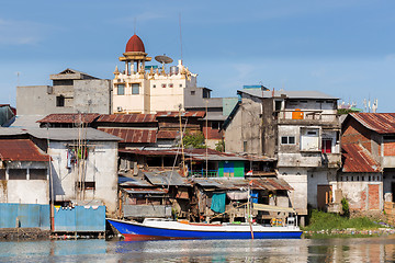 Image showing Straw poor houses by the river