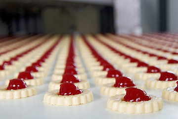 Image showing jam filled cookies machine