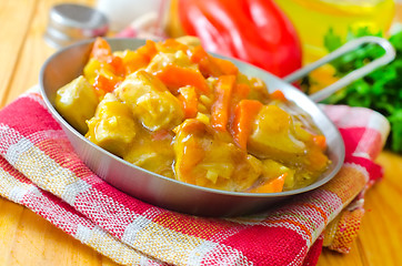 Image showing Chicken with vegetable sauce in metal plate