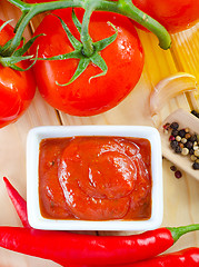 Image showing tomato and chilli  sauce in the white bowl