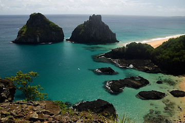 Image showing Crystalline sea beach in Fernando de Noronha,Brazil