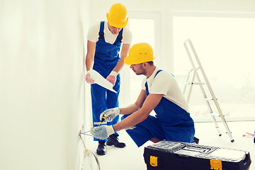 Image showing builders with tablet pc and equipment indoors