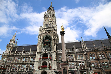 Image showing The Mariensaule, a Marian column and Munich city hall on the Mar