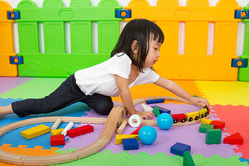 Image showing Asian Chinese children playing with blocks