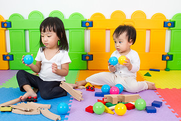 Image showing Asian Chinese childrens playing with blocks