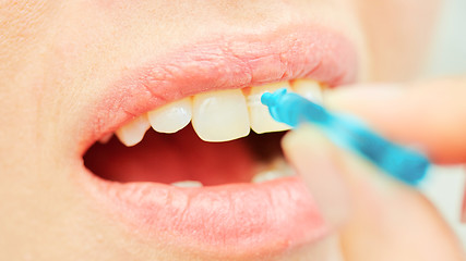 Image showing the correct use of a tooth brush for perfect oral hygiene