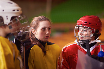 Image showing teen ice hockey players team meeting with trainer