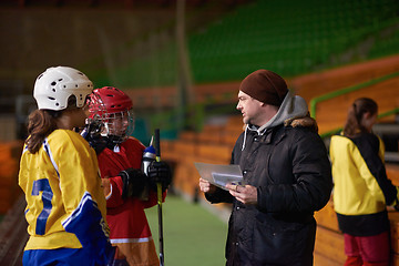 Image showing teen ice hockey players team meeting with trainer