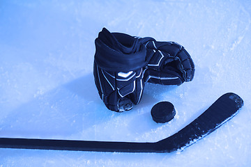 Image showing hockey sticsk and puck on ice