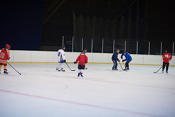 Image showing teen ice hockey players team meeting with trainer