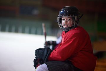 Image showing children ice hockey players on bench