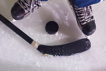 Image showing hockey sticsk and puck on ice