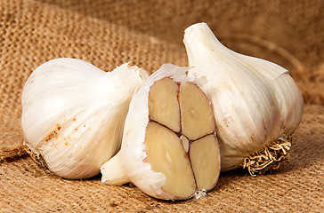 Image showing Two whole and half head of garlic