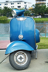 Image showing Blue scooter