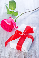 Image showing present and red rose 
