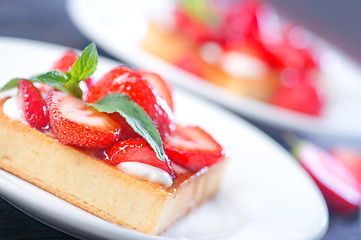 Image showing cake with strawberry